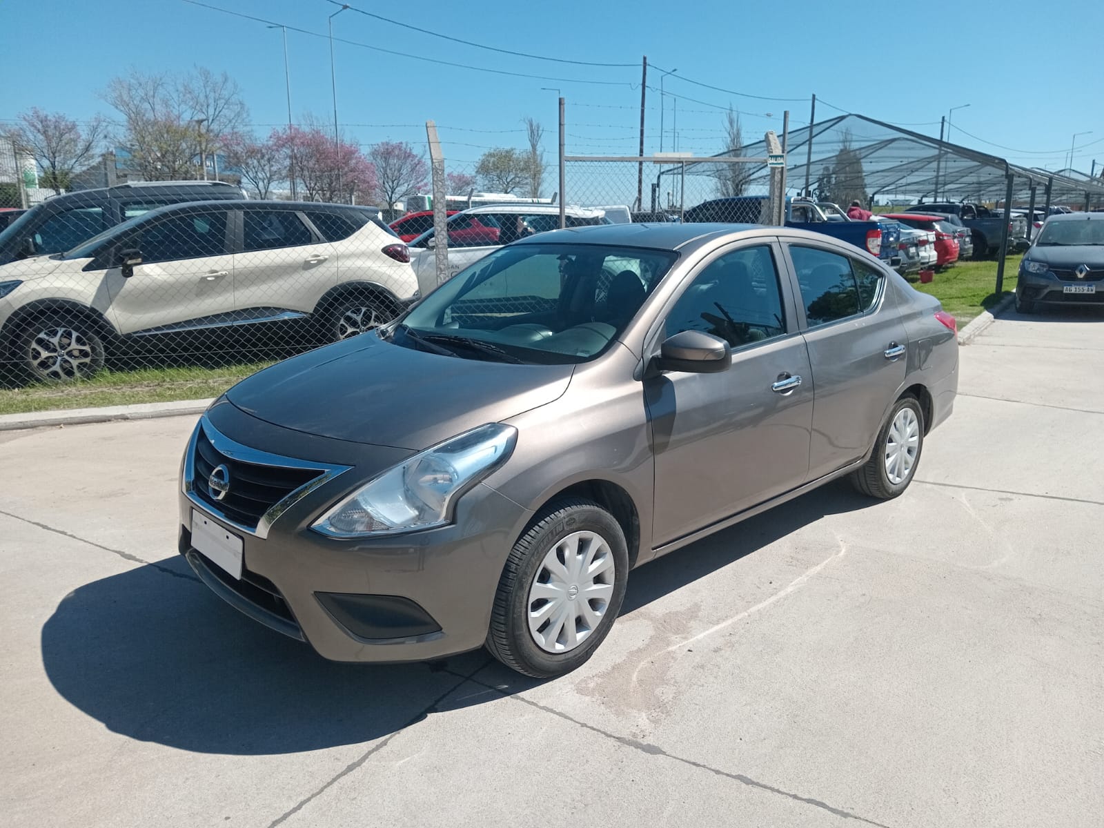 NISSAN Versa