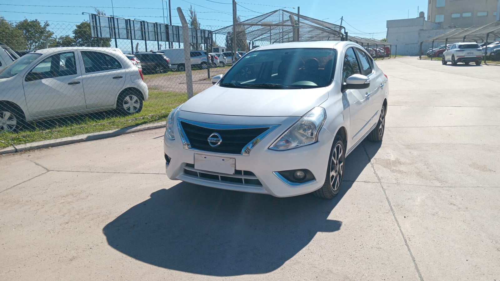 NISSAN VERSA  EXCLUSIVE AT