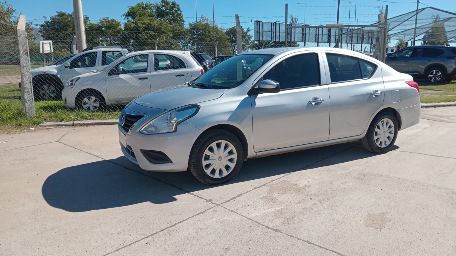 NISSAN VERSA SENSE MT